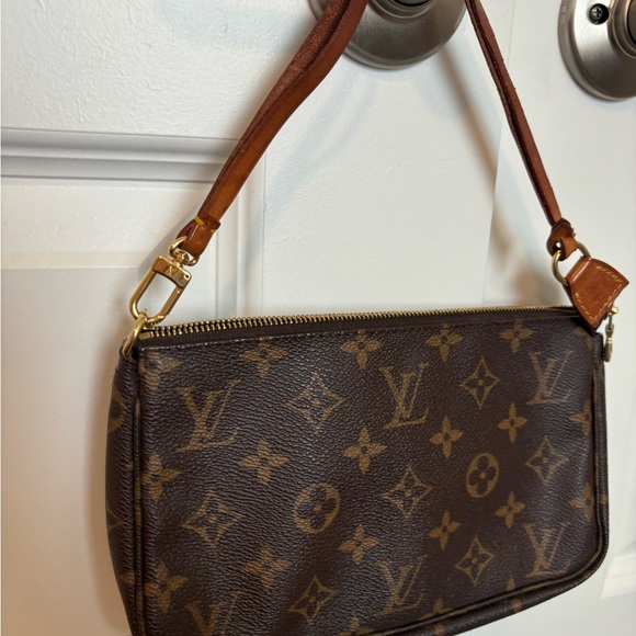 Louis Vuitton Monogram Pochette Accessories - Picture 1 of 7
